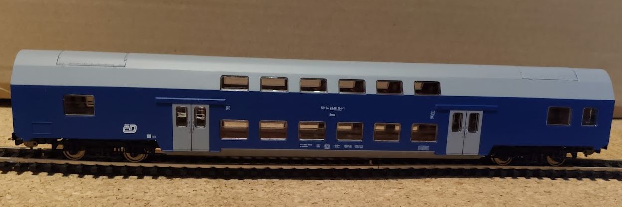Patrový osobní vůz Bmo modrý ČD, Ep. V, číslo 50 54 26-18 144-1 / PIKO 53118 – konečně pokračujeme…